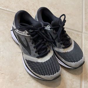 Brooks Revel Cushion size 6